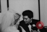 Standbild Elvis Presley heiratet Priscilla Beaulieu Ann Las Vegas Nevada USA, 1967, aus Sekunde 22 historischem Filmmaterial Videoclip 65675073282