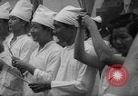 Image fire cérémonie de marche Kuala Lumpur Malaisie, 1967, de la seconde 13 séquences d'archives historiques vidéo 65675073290