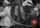Image fire cérémonie de marche Kuala Lumpur Malaisie, 1967, de la seconde 22 séquences d'archives historiques vidéo 65675073290
