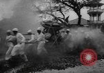 Image fire cérémonie de marche Kuala Lumpur Malaisie, 1967, de la seconde 30 séquences d'archives historiques vidéo 65675073290