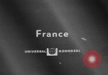 Immagine di Parabrezza gonfiabile Parigi Francia, 1967, secondo 1 filmato di repertorio 65675073291