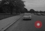 Immagine di Parabrezza gonfiabile Parigi Francia, 1967, secondo 3 filmato di repertorio 65675073291