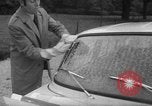 Immagine di Parabrezza gonfiabile Parigi Francia, 1967, secondo 16 filmato di repertorio 65675073291