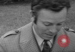 Immagine di Parabrezza gonfiabile Parigi Francia, 1967, secondo 20 filmato di repertorio 65675073291