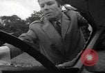 Immagine di Parabrezza gonfiabile Parigi Francia, 1967, secondo 22 filmato di repertorio 65675073291