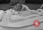 Immagine di Parabrezza gonfiabile Parigi Francia, 1967, secondo 29 filmato di repertorio 65675073291
