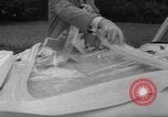 Immagine di Parabrezza gonfiabile Parigi Francia, 1967, secondo 32 filmato di repertorio 65675073291