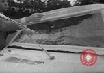 Immagine di Parabrezza gonfiabile Parigi Francia, 1967, secondo 35 filmato di repertorio 65675073291