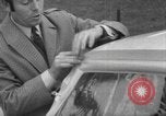 Immagine di Parabrezza gonfiabile Parigi Francia, 1967, secondo 38 filmato di repertorio 65675073291