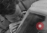 Immagine di Parabrezza gonfiabile Parigi Francia, 1967, secondo 41 filmato di repertorio 65675073291