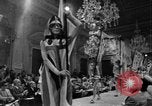 Immagine di Sfilata di moda Firenze Italia, 1967, secondo 8 filmato di repertorio 65675073297