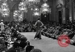 Immagine di Sfilata di moda Firenze Italia, 1967, secondo 13 filmato di repertorio 65675073297