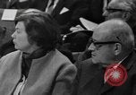 Immagine di Sfilata di moda Firenze Italia, 1967, secondo 18 filmato di repertorio 65675073297