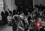 Immagine di Sfilata di moda Firenze Italia, 1967, secondo 19 filmato di repertorio 65675073297