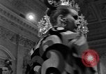 Immagine di Sfilata di moda Firenze Italia, 1967, secondo 26 filmato di repertorio 65675073297