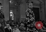 Immagine di Sfilata di moda Firenze Italia, 1967, secondo 31 filmato di repertorio 65675073297