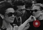 Immagine di Sfilata di moda Firenze Italia, 1967, secondo 33 filmato di repertorio 65675073297