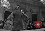 Immagine di Sfilata di moda Firenze Italia, 1967, secondo 34 filmato di repertorio 65675073297