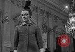 Immagine di Sfilata di moda Firenze Italia, 1967, secondo 60 filmato di repertorio 65675073297