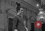 Immagine di Sfilata di moda Firenze Italia, 1967, secondo 61 filmato di repertorio 65675073297
