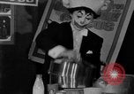Image spectacle de clowns New York United States USA, 1967, de la seconde 8 séquences d'archives historiques vidéo 65675073298