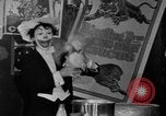 Image spectacle de clowns New York United States USA, 1967, de la seconde 11 séquences d'archives historiques vidéo 65675073298