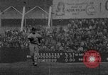 Image joueur de baseball Billy Rohr pitching contre Yankees New York City USA, 1967, de la seconde 11 séquences d'archives historiques vidéo 65675073299