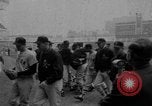 Image joueur de baseball Billy Rohr pitching contre Yankees New York City USA, 1967, de la seconde 25 séquences d'archives historiques vidéo 65675073299