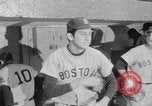 Image joueur de baseball Billy Rohr pitching contre Yankees New York City USA, 1967, de la seconde 32 séquences d'archives historiques vidéo 65675073299