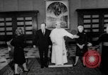 Image Hubert H Humphrey Cité du Vatican à Rome Italie, 1967, de la seconde 13 séquences d'archives historiques vidéo 65675073303