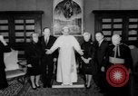 Image Hubert H Humphrey Cité du Vatican à Rome Italie, 1967, de la seconde 18 séquences d'archives historiques vidéo 65675073303