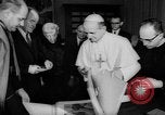 Image Hubert H Humphrey Cité du Vatican à Rome Italie, 1967, de la seconde 29 séquences d'archives historiques vidéo 65675073303