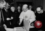 Image Hubert H Humphrey Cité du Vatican à Rome Italie, 1967, de la seconde 31 séquences d'archives historiques vidéo 65675073303
