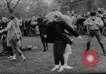 Image Les hippies danser à l'être-dans Seattle Washington USA, 1967, de la seconde 32 séquences d'archives historiques vidéo 65675073308