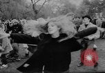 Image Les hippies danser à l'être-dans Seattle Washington USA, 1967, de la seconde 34 séquences d'archives historiques vidéo 65675073308