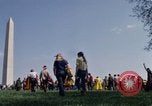 Immagine di La Giornata della Terra Washington DC USA, 1970, secondo 23 filmato di repertorio 65675073314