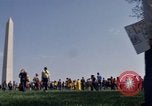 Immagine di La Giornata della Terra Washington DC USA, 1970, secondo 28 filmato di repertorio 65675073314
