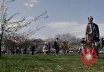 Immagine di La Giornata della Terra Washington DC USA, 1970, secondo 46 filmato di repertorio 65675073314