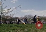 Immagine di La Giornata della Terra Washington DC USA, 1970, secondo 49 filmato di repertorio 65675073314