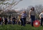 Immagine di La Giornata della Terra Washington DC USA, 1970, secondo 55 filmato di repertorio 65675073314