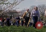 Immagine di La Giornata della Terra Washington DC USA, 1970, secondo 57 filmato di repertorio 65675073314