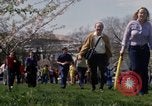 Immagine di La Giornata della Terra Washington DC USA, 1970, secondo 58 filmato di repertorio 65675073314