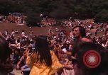 Immagine di Hippies danze ad un amore in Los Angeles County California USA, 1968, secondo 10 filmato di repertorio 65675073325