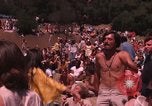 Immagine di Hippies danze ad un amore in Los Angeles County California USA, 1968, secondo 12 filmato di repertorio 65675073325