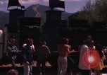 Immagine di Hippies danze ad un amore in Los Angeles County California USA, 1968, secondo 13 filmato di repertorio 65675073325