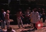 Immagine di Hippies danze ad un amore in Los Angeles County California USA, 1968, secondo 17 filmato di repertorio 65675073325