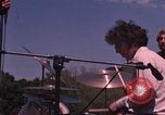 Immagine di Hippies danze ad un amore in Los Angeles County California USA, 1968, secondo 21 filmato di repertorio 65675073325