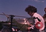 Immagine di Hippies danze ad un amore in Los Angeles County California USA, 1968, secondo 23 filmato di repertorio 65675073325