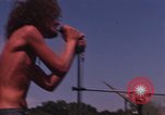 Immagine di Hippies danze ad un amore in Los Angeles County California USA, 1968, secondo 25 filmato di repertorio 65675073325