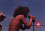 Immagine di Hippies danze ad un amore in Los Angeles County California USA, 1968, secondo 28 filmato di repertorio 65675073325